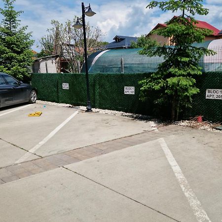 Apartament In Отопень Екстер'єр фото