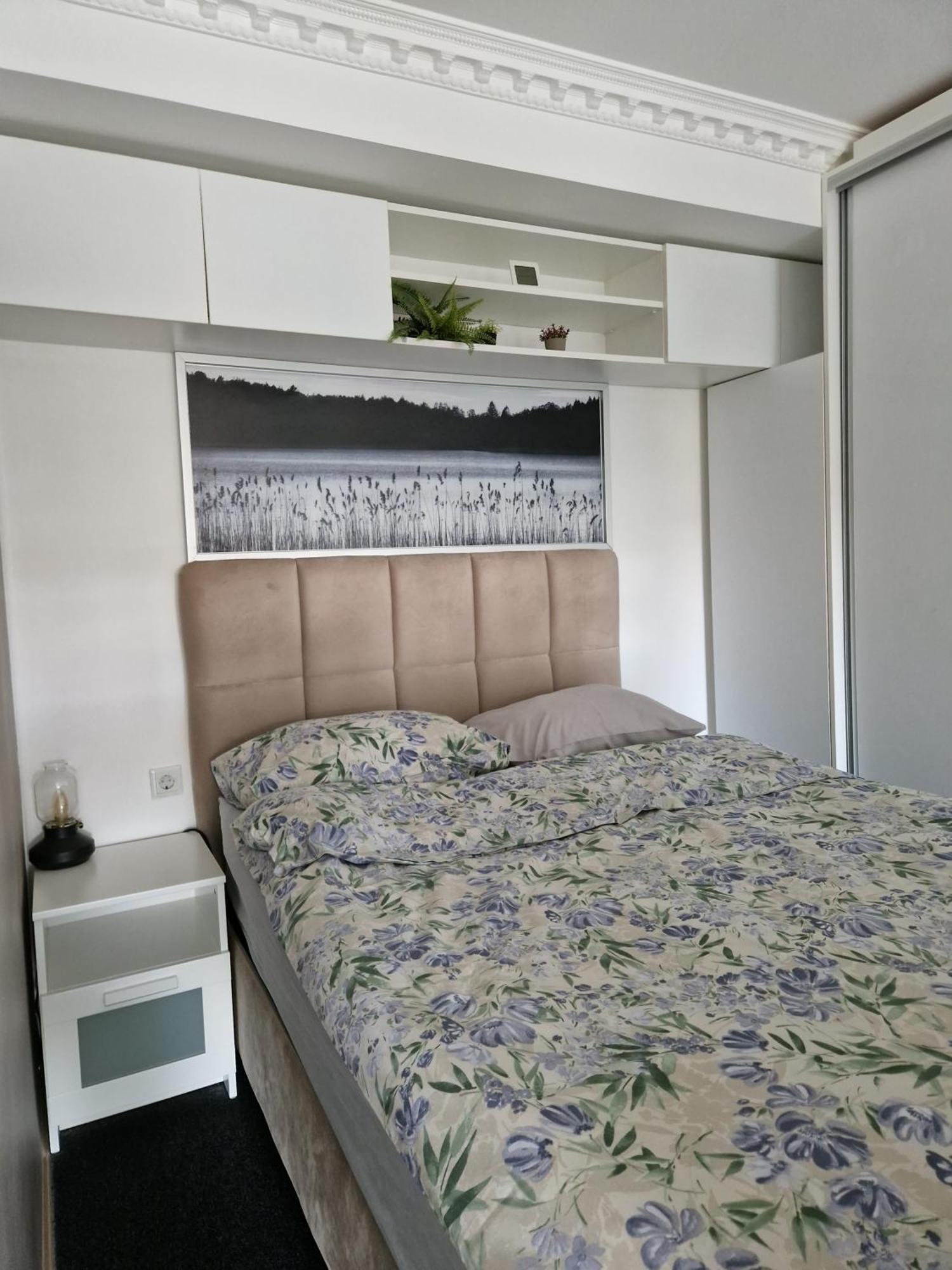 Apartament In Отопень Екстер'єр фото