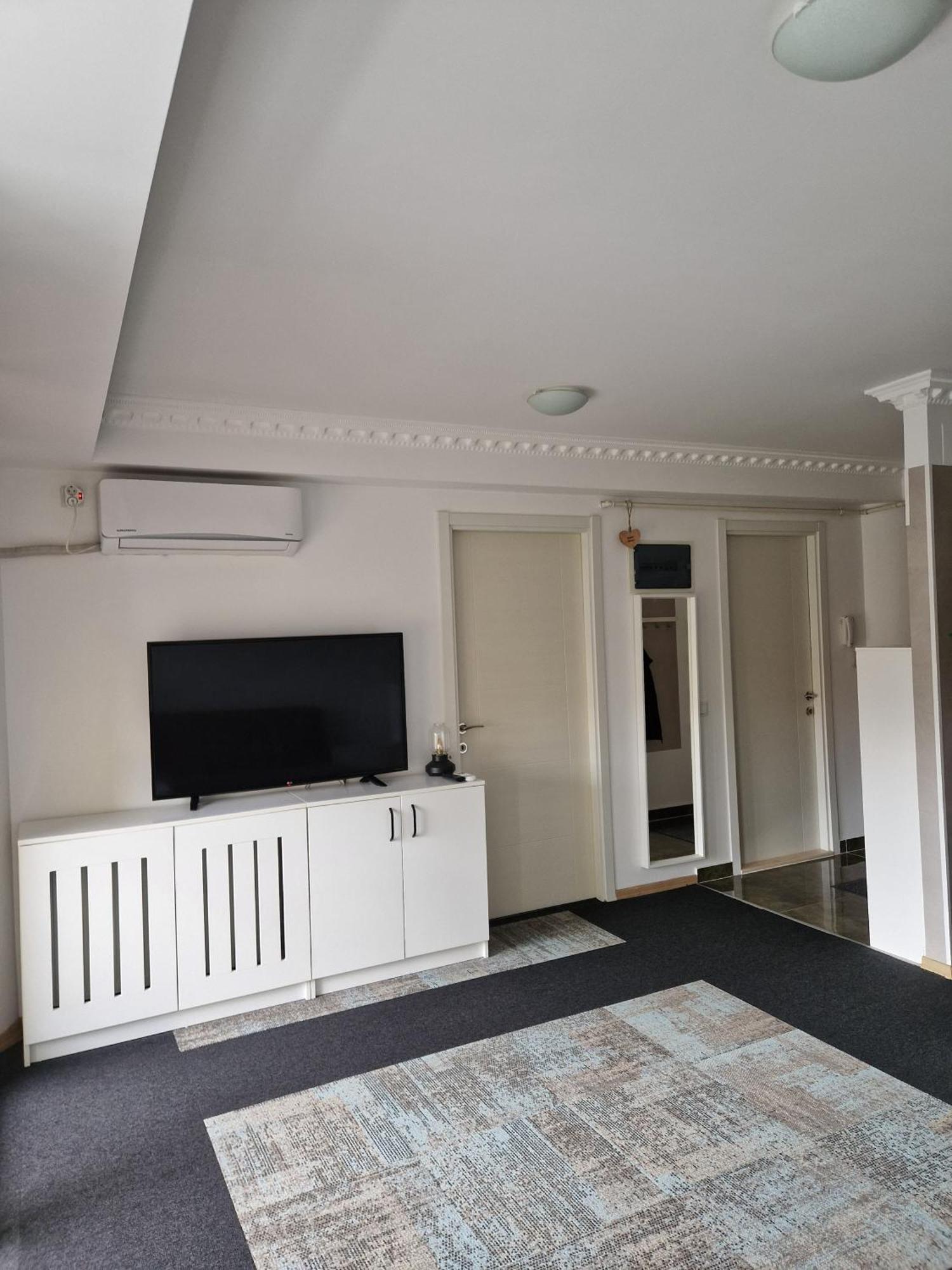 Apartament In Отопень Екстер'єр фото